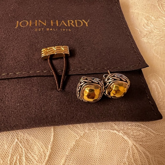 John Hardy Sterling Silver and 22 karat gold earrings. - Picture 2 of 11